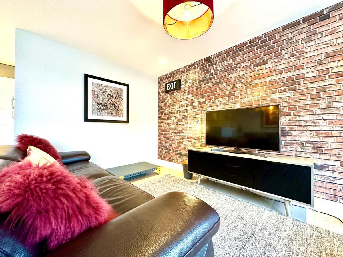 Beautiful New 2 Bedroom Apartment - Next To The Beach - Great Location - Free Parking - Fast Wifi - Smart Tv - Sleeps Up To 4! Close To Purbeck, Corfe Castle, Sandbanks, Poole & Bournemouth Swanage Exterior photo